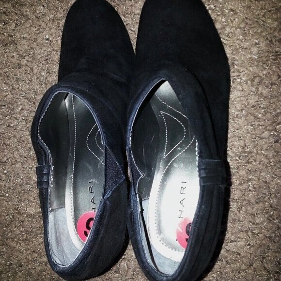 TAHARI-Grant-Black Suede-Round Toe Booties-Sz 6M-New-No Box - Picture 5 of 7